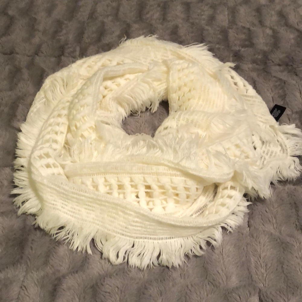 Cozy Infiniti Scarf